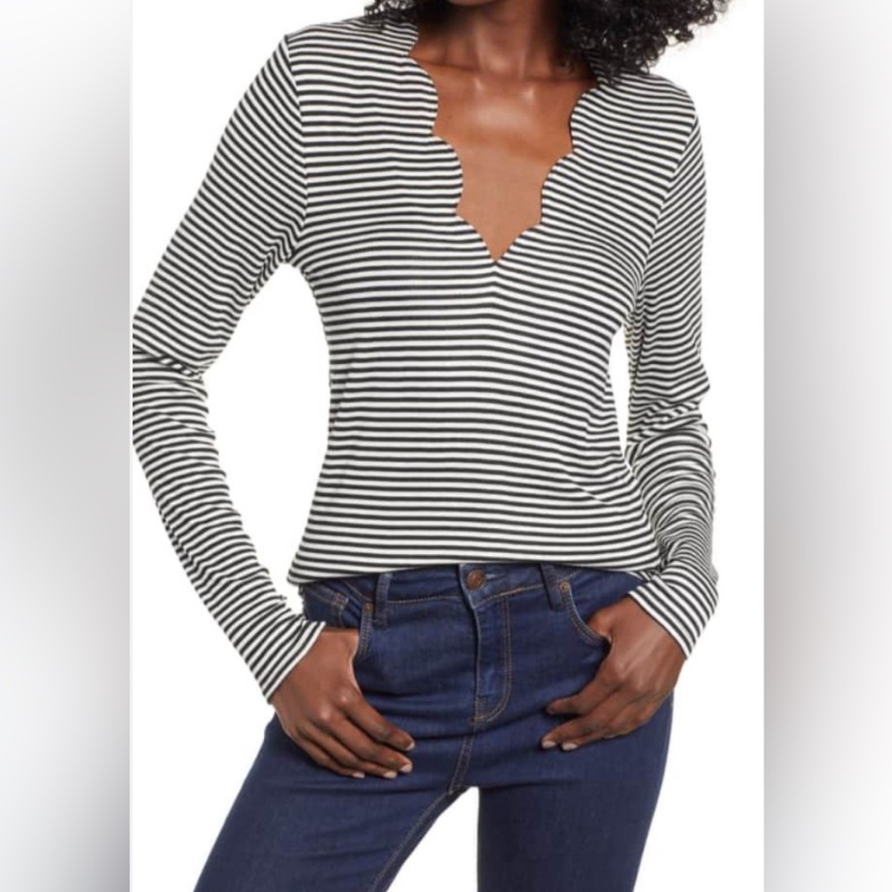 Socialite Long Sleeve Black and White Knit Top - Large NWT
